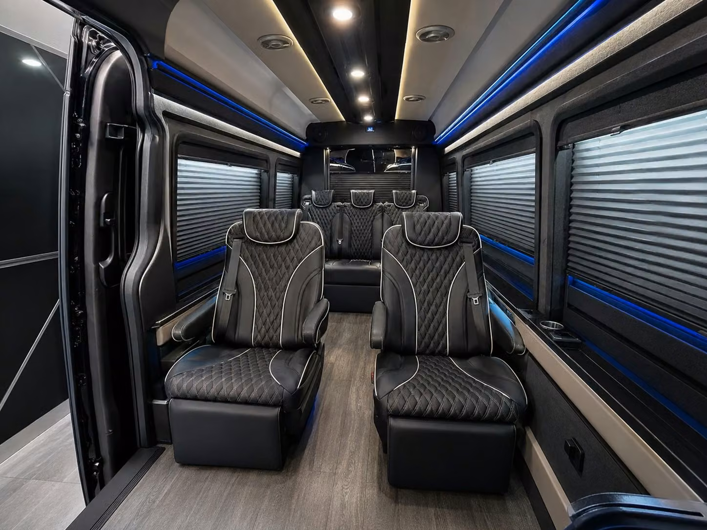 charterbusnewbraunfels com can handle corporate airport shuttles for new braunfels businesses and resorts