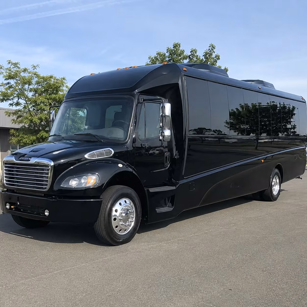 new braunfels 28 passenger minibus rental
